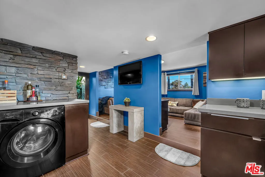 1948 Sunflower Avenue, Los Angeles, California 90039 home-pic-12